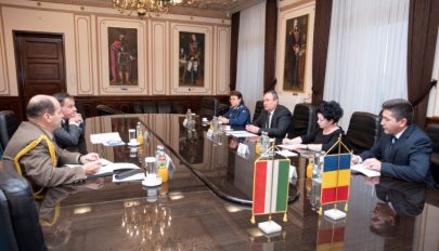 A román védelmi miniszter a bukaresti magyar nagykövettel egyeztetett