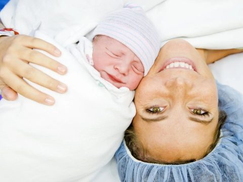 A csecsemőket is védi a koronavírustól a kismamák beoltottsága