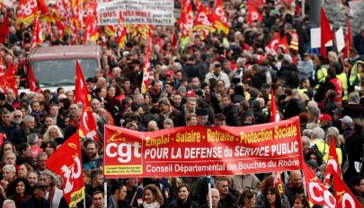Több mint félmillióan tüntettek a nyugdíjreform ellen Franciaországban