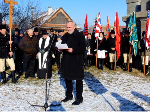 Főhajtás és jövőbe tekintés