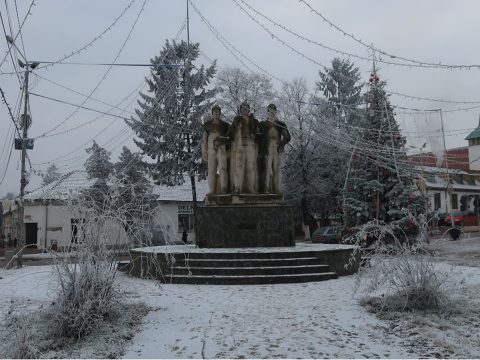 Bizonytalan évkezdet