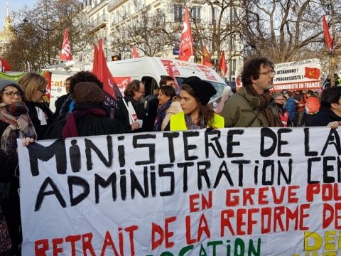 Sztrájkok közepette egyezkedik a francia kormány