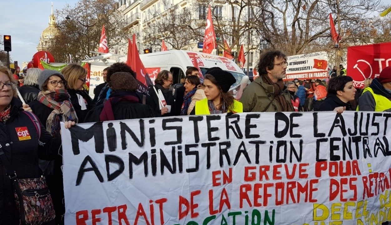 Sztrájkok közepette egyezkedik a francia kormány