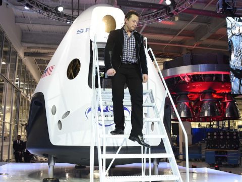 SpaceX: indul az első űrutazás civileknek