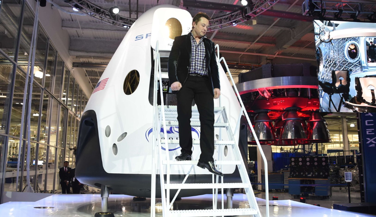 Hamarosan embert küld az űrbe Elon Musk