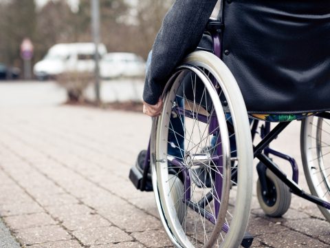1500 lejes szállítási támogatásban részesülnek a súlyos fogyatékossággal élők
