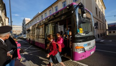 Jövő tanévtől ingyenessé válik a közszállítás a diákok számára