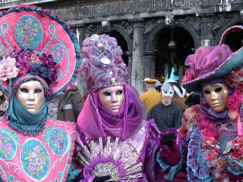Megszámolják a velencei karnevál résztvevőit