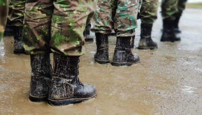 Felakasztva találtak egy katonát egy Kolozs megyei kaszárnyában