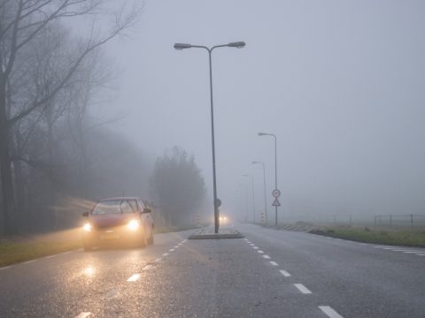 Köd nehezíti a közlekedést az ország több megyéjében