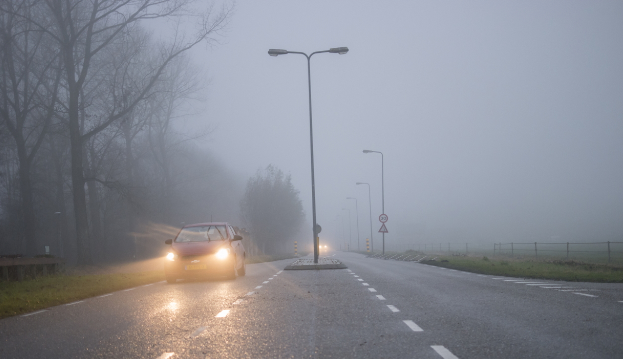 Köd nehezíti a közlekedést az ország több megyéjében