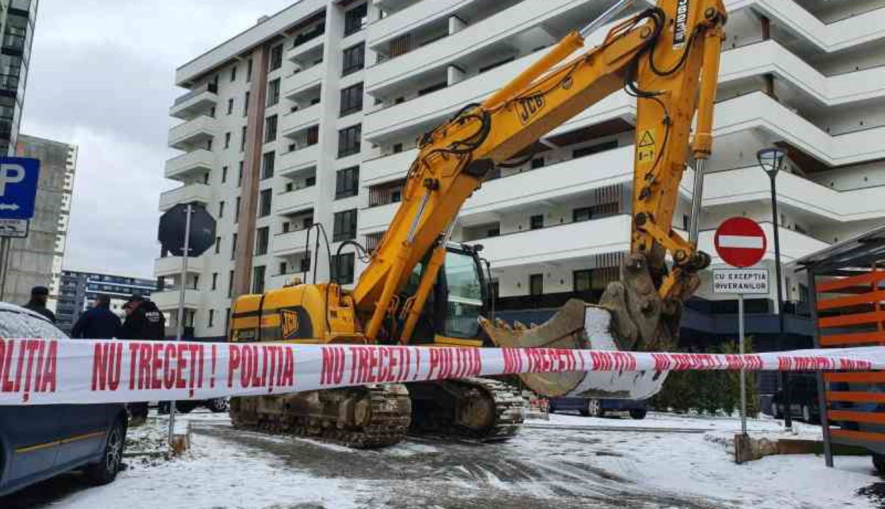 Öt hónapos kislányával karjaiban ugrott ki a tizedikről egy brassói férfi