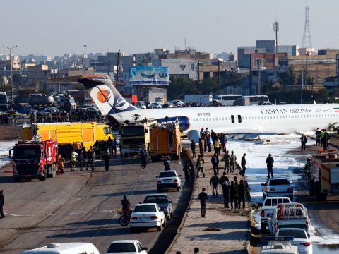 Az utcán állt meg egy utasszállító repülőgép Iránban