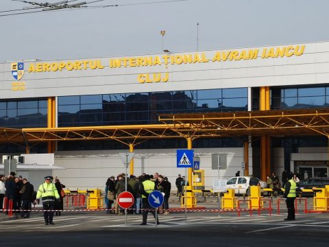 Kisodródott az erős szél miatt egy gép a kolozsvári repülőtér leszállópályájáról