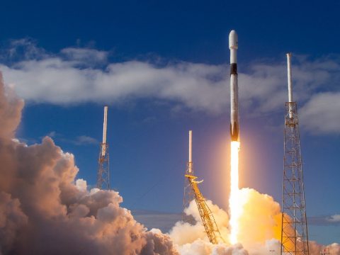 Az „űrinternet” újabb 60 műholdját bocsátotta fel a SpaceX