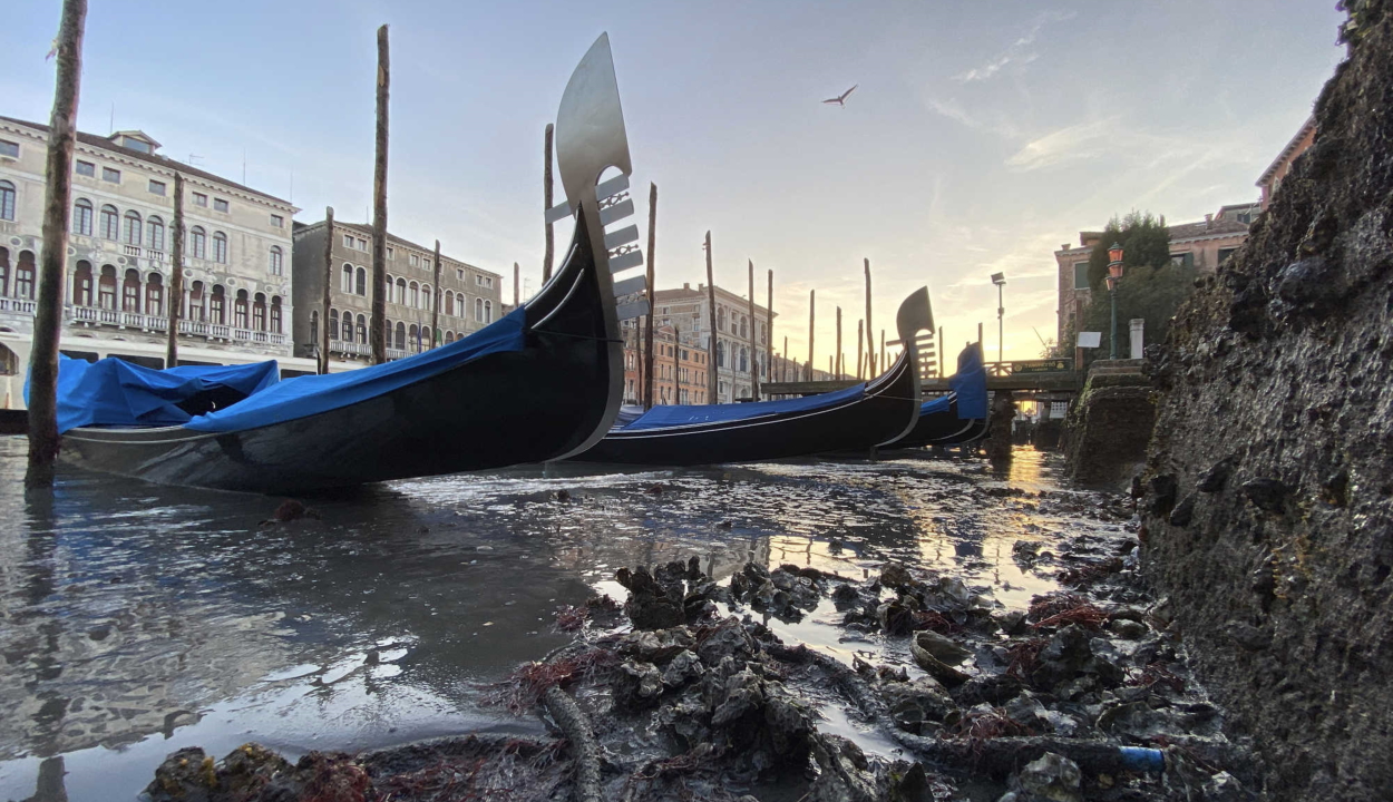 Árvíz után alacsony vízállás sújtja az olaszországi Velencét