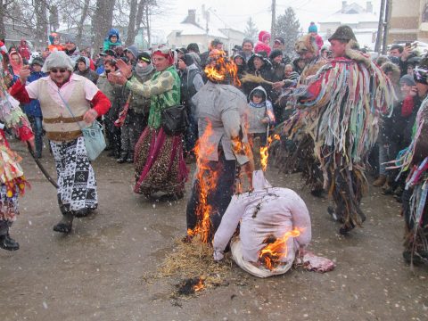 Maskarás felvonulások