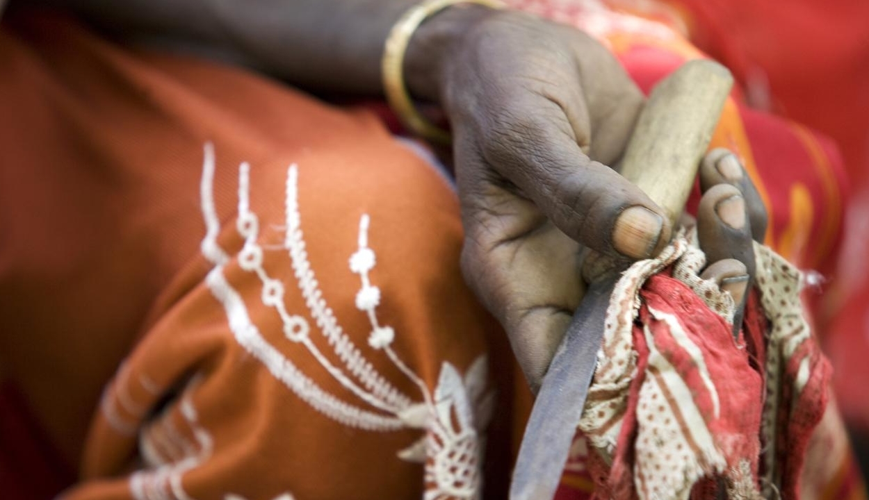 A női nemiszerv-csonkítás a súlyos jogsértésen túl számszerűsíthető gazdasági költségekkel is jár