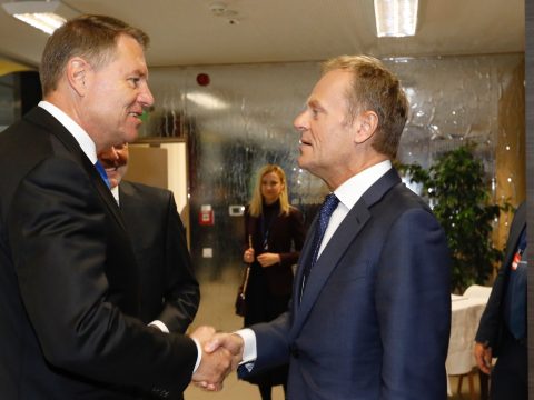 Az EMSZ felkérte Donald Tusk EPP-elnököt, hogy lépjen fel „Klaus Iohannis gyűlöletbeszéde ellen”