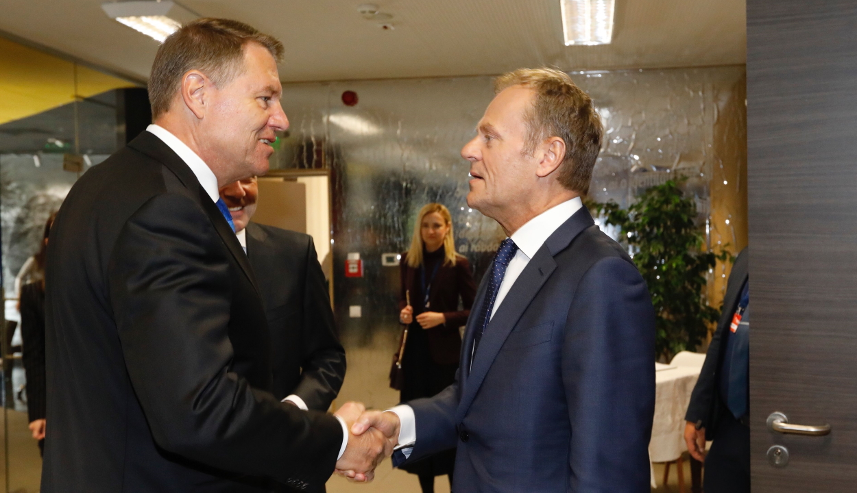 Az államfő kitüntette Donald Tuskot, az Európai Tanács volt elnökét