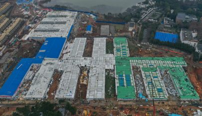 Tíz nap alatt épült fel az első 1000 férőhelyes szükségkórház a kínai Vuhanban