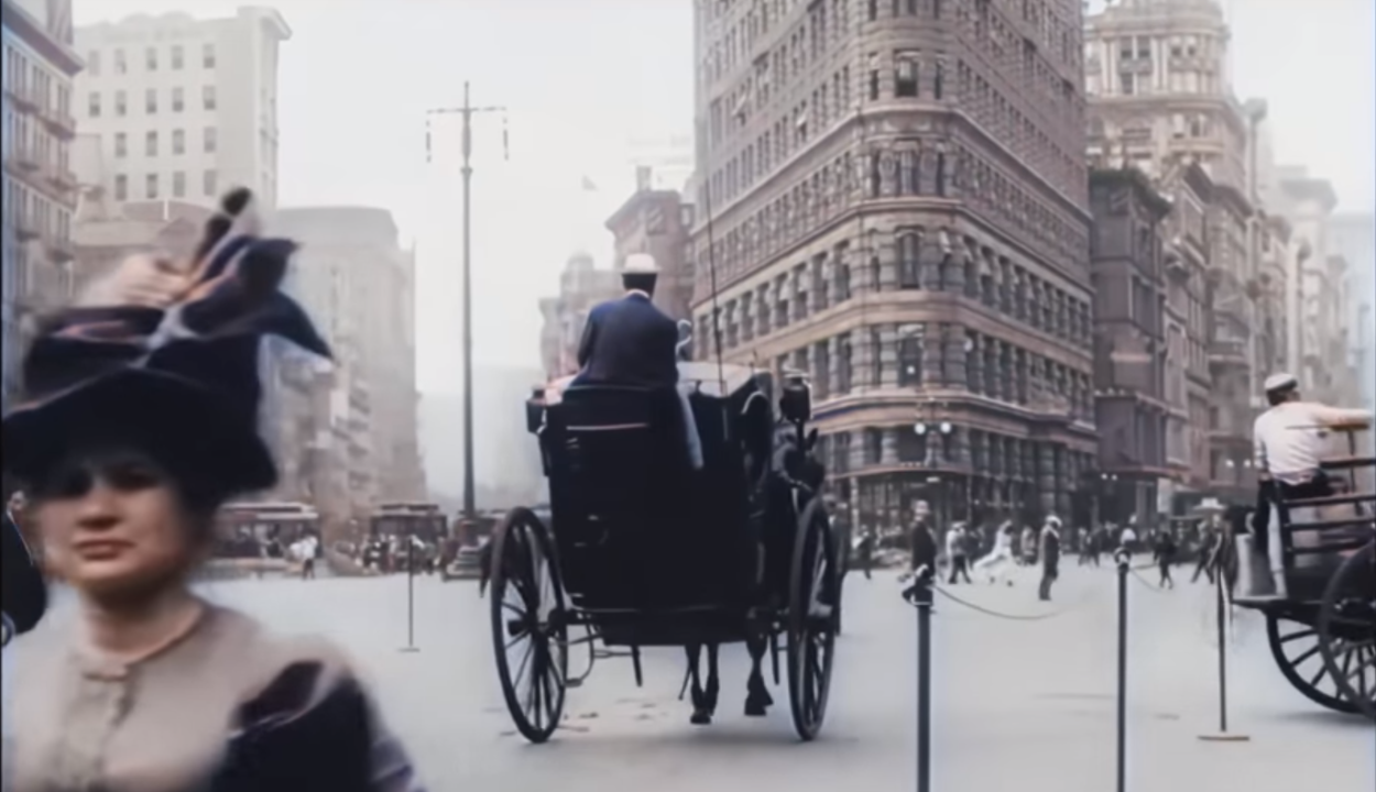 Mesterséges intelligenciával feljavított videón az 1911-es New York