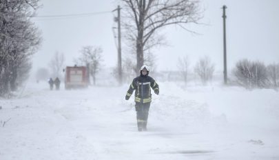 FRISSÍTVE: 16 megyében okozott károkat a viharos időjárás, 180 településen nincs áram