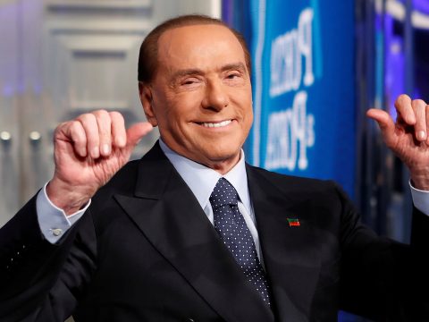 Berlusconi elmenekült a koronavírus elől