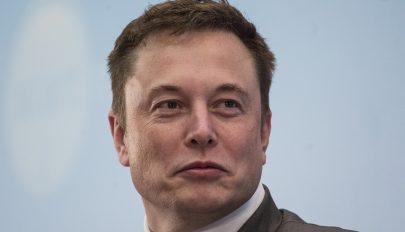 Elon Musk egyszerű kérdéssel interjúztat