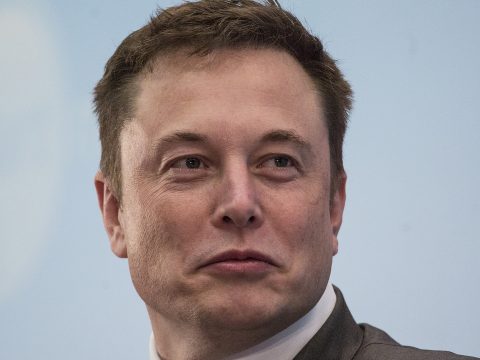 Elon Musk egyszerű kérdéssel interjúztat