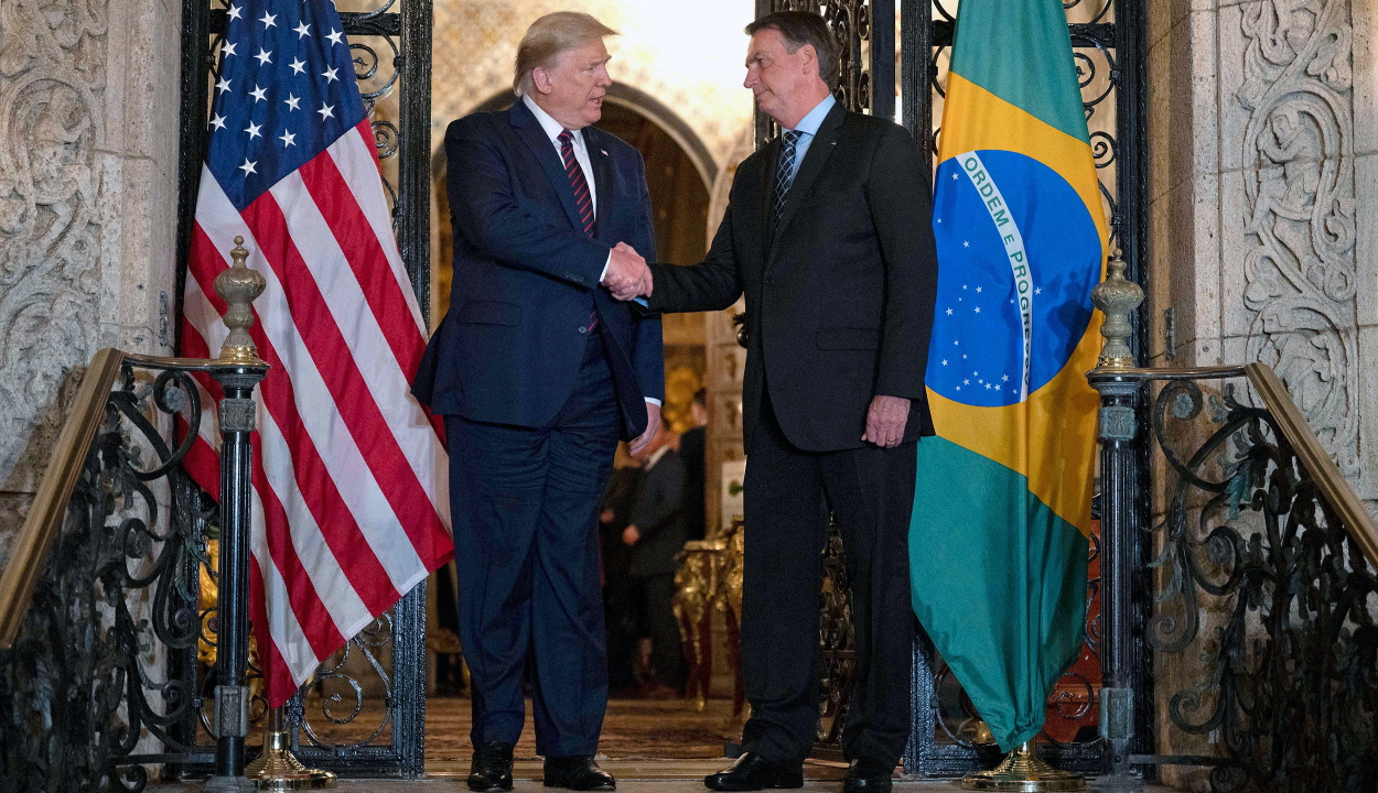 Koronavírusos Brazília elnöke, akivel Donald Trump pár napja találkozott