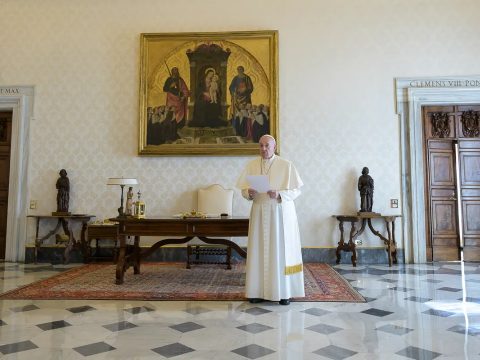 Ferenc pápa egyik közeli munkatársa is megbetegedett