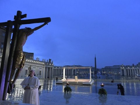 Ferenc pápa: azt gondoltuk, örökre egészségesek maradunk a beteg világban