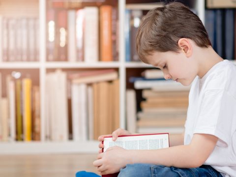 A naponta könyvet olvasó gyerekek jobban teljesítenek az iskolában