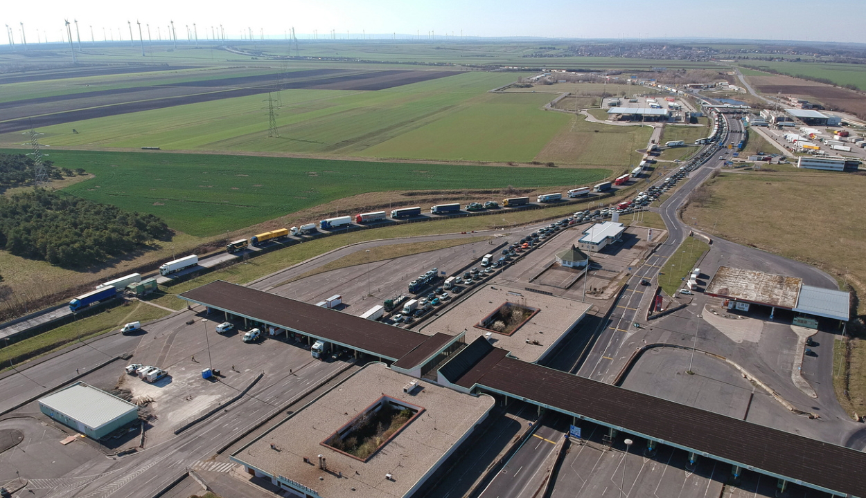 Több ezer román állampolgár rekedt az osztrák-magyar határon
