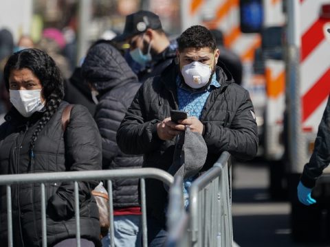 A már felépült páciensek vérében lévő antitestekkel kezelnék a súlyos betegeket