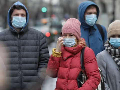 Koronavírus: már több mint tízezren vannak otthonukban elkülönítve