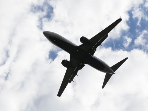 Meghosszabbítják a spanyolországi és olaszországi repülőjáratok felfüggesztését