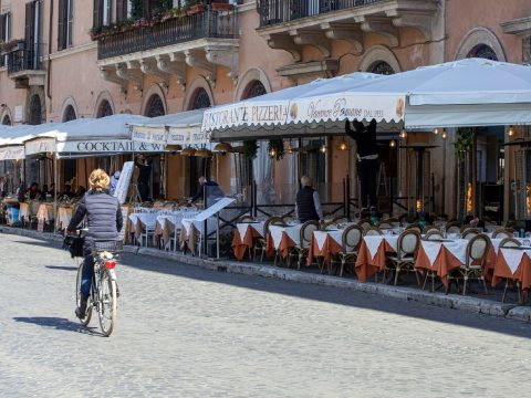 Eltűntek a turisták Róma belvárosából