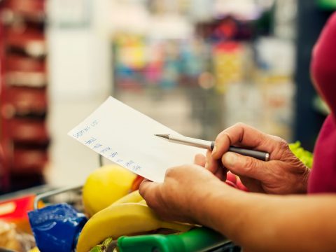 Dietetikus: ajánlott bevásárlólistát készíteni