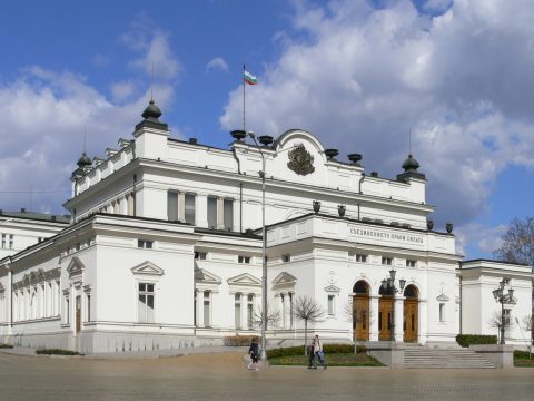 Lemondanak a fizetésükről a szükségállapot idejére a bolgár parlamenti képviselők