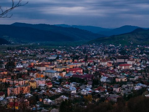 Az első romániai város, amely önként elszigetelte magát