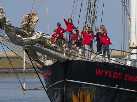 Repülő helyett vitorláshajón keltek át az Atlanti-óceánon holland diákok
