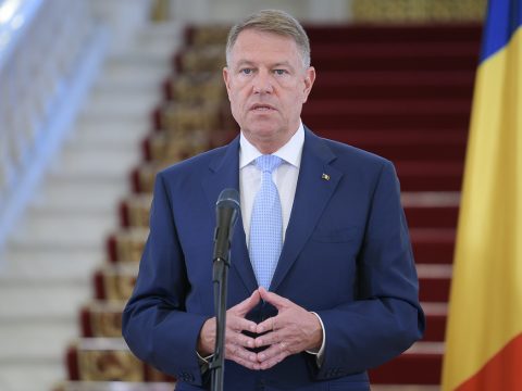 Iohannis szerint továbbra is éberségre és fegyelemre van szükség, mert a járványgörbe stagnál