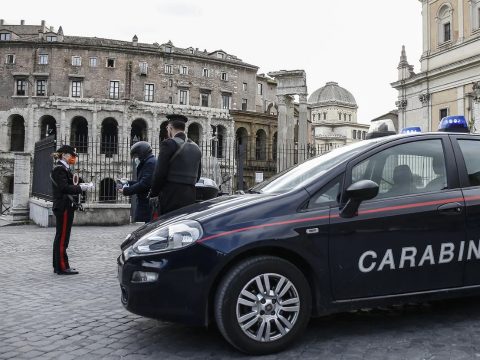 Olaszországban több mint száz feltételezett maffiózót vettek őrizetbe
