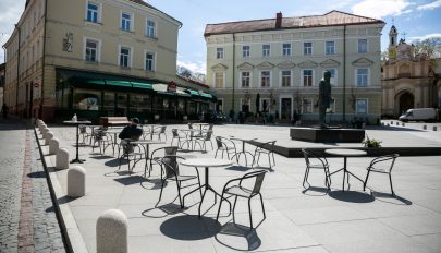 Hatalmas szabadtéri kávézóvá alakítják a litván fővárost