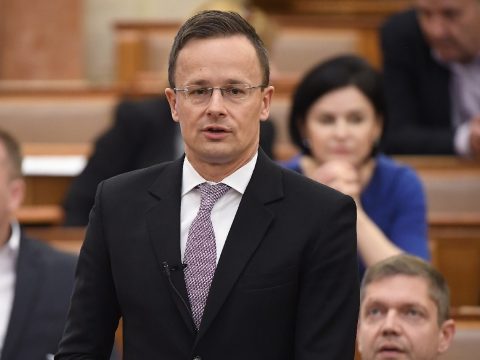 Szijjártó: Magyarország támogatja, hogy Ukrajna mielőbb kapjon tagjelölti státuszt az EU-ba