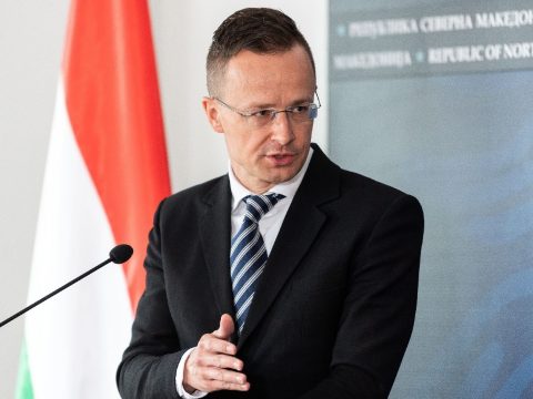 Szijjártó: már nyolc átkelőt használhatnak a magyar-román határon az ingázók