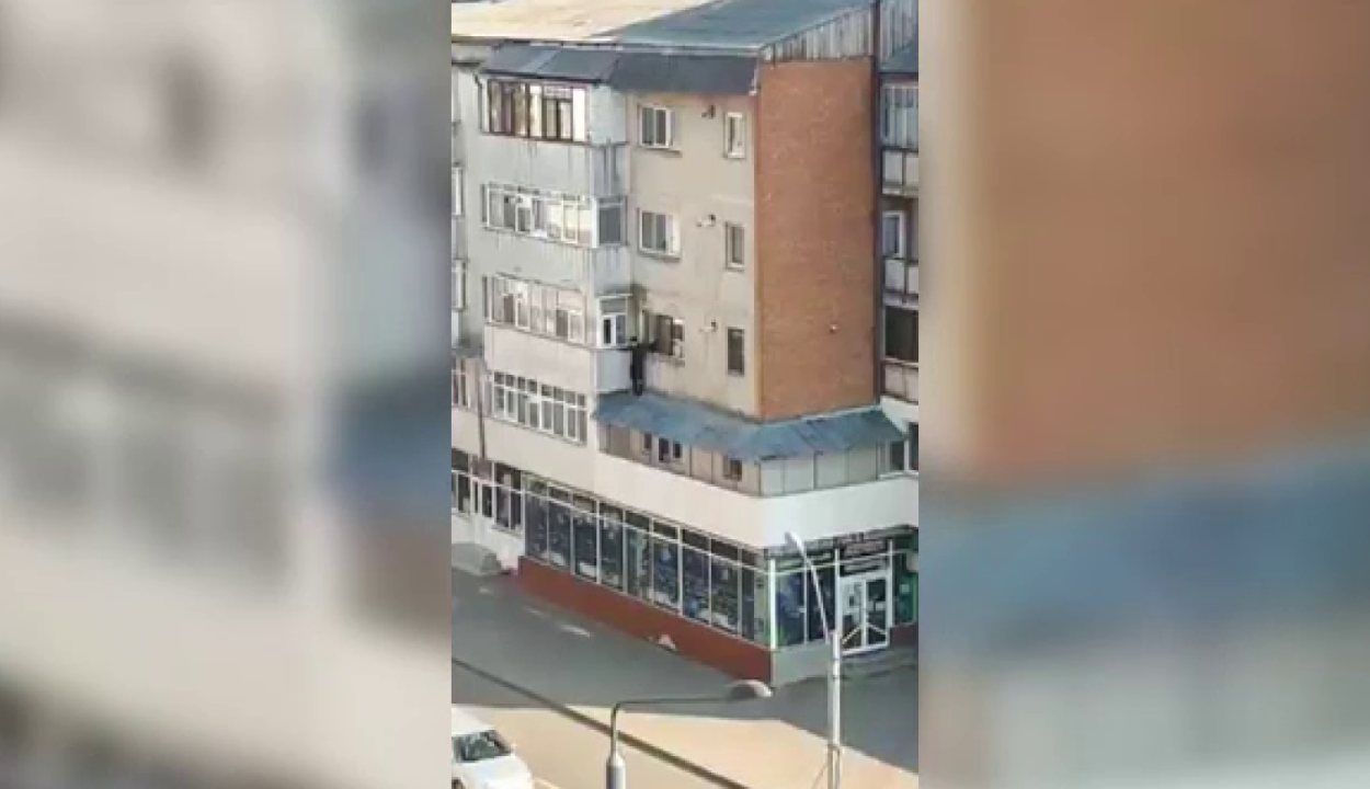Megbüntettek egy vaslui-i fiatalt, miután kiugrott barátnője otthonának ablakán