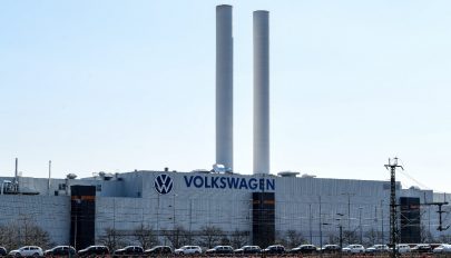 Fokozatosan újraindítja a termelést a Volkswagen